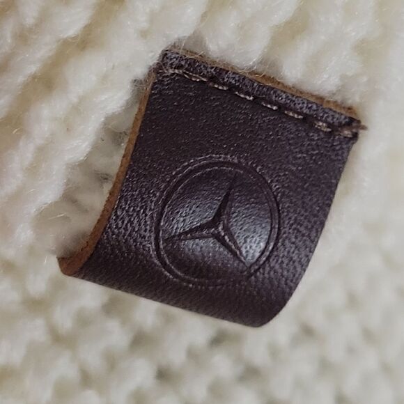 Mercedes Benz NWOT Cream Knit Cowl Scarf. - Picture 4 of 8